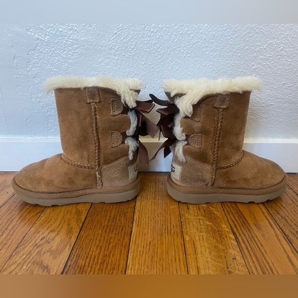 UGG Toddler Bailey Bow Kids Chestnut Shearling Boots - Picture 2 of 9